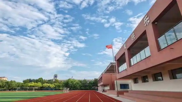 学校门口的护学岗——关于经典散文的朗诵经典篇目