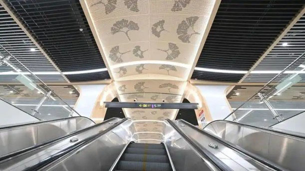 地铁站的爱心通道——关于经典散文的朗诵经典篇目